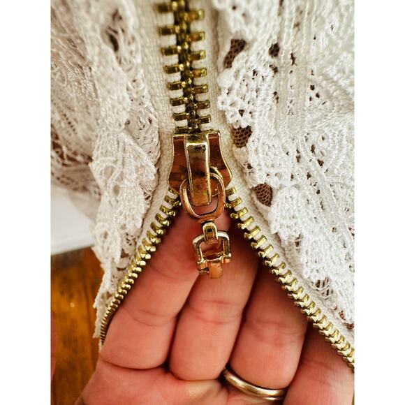 Bronx & Banco White Embroidered Lace Back Cutouts Madeline Lace Bride Dress XS - Picture 9 of 16